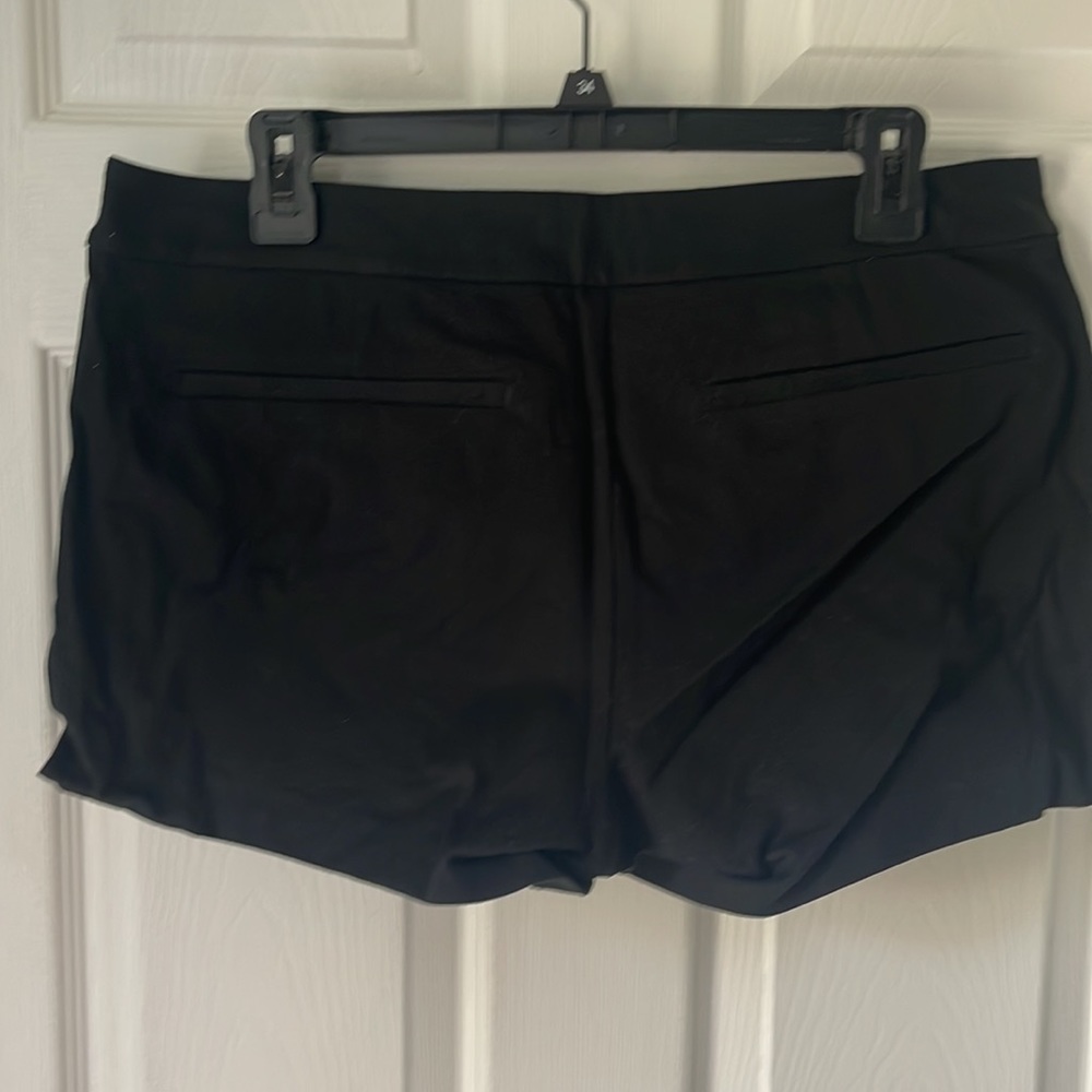 Shorts - Picture 3 of 6